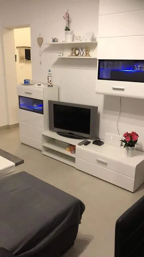 Apartman Mikec Διαμέρισμα Njivice 0*,