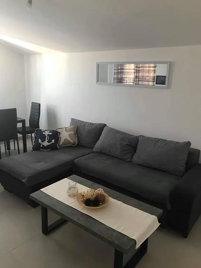 Apartman Mikec Διαμέρισμα Njivice 0*,  Κροατία